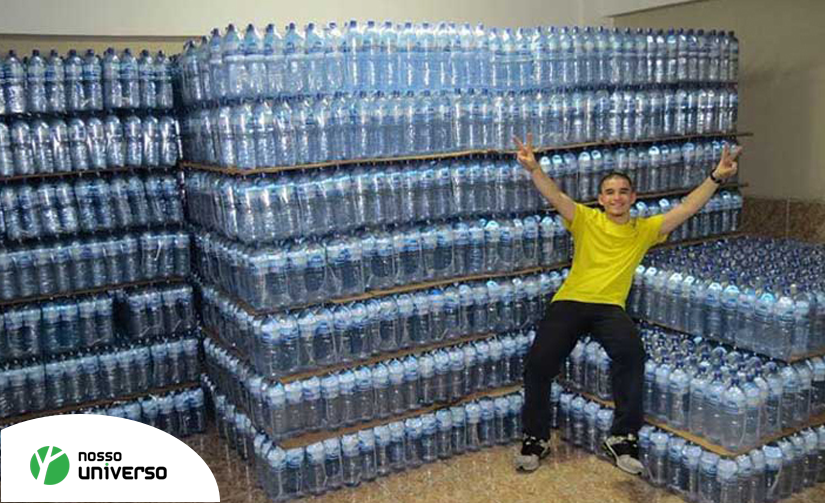 Jovem pede água de aniversário e distribui 14 mil litros no Ceará